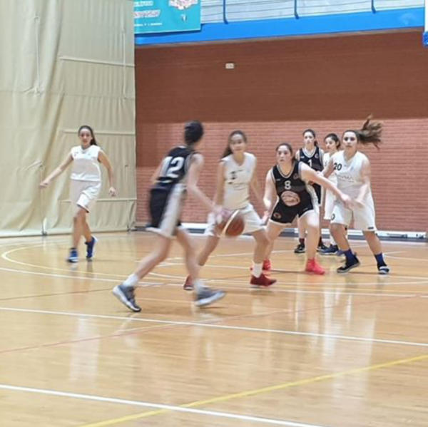 SERVIGROUP CADETE FEMENINO 63-43 C.B. OLIVA