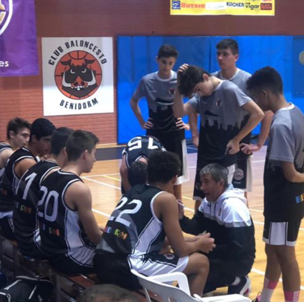 MEDMARKET CADETE MASCULINO NEGRO 54-44 C.A. MONTEMAR