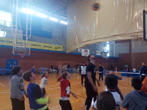 El Club Baloncesto Benidorm participa una año más en la VIII Feria Deportes Infantil de Navidad