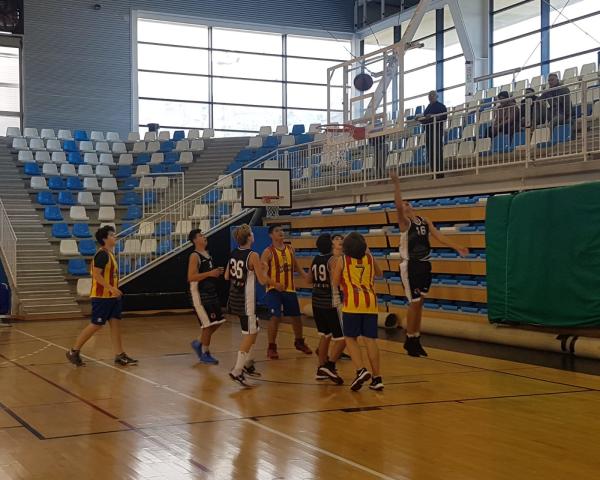 C.D. JOVENTUT XÀBIA 48-72 CADETE MASCULINO BLANCO