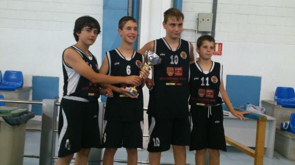 EL ALEVIN MASCULINO GANADOR DEL 3X3 DEL LUCENTUM
