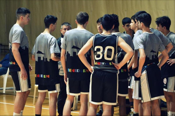 ELMIÑARRO CADETE MASCULINO BLANCO 68-46 C.B. TERRALFÀS